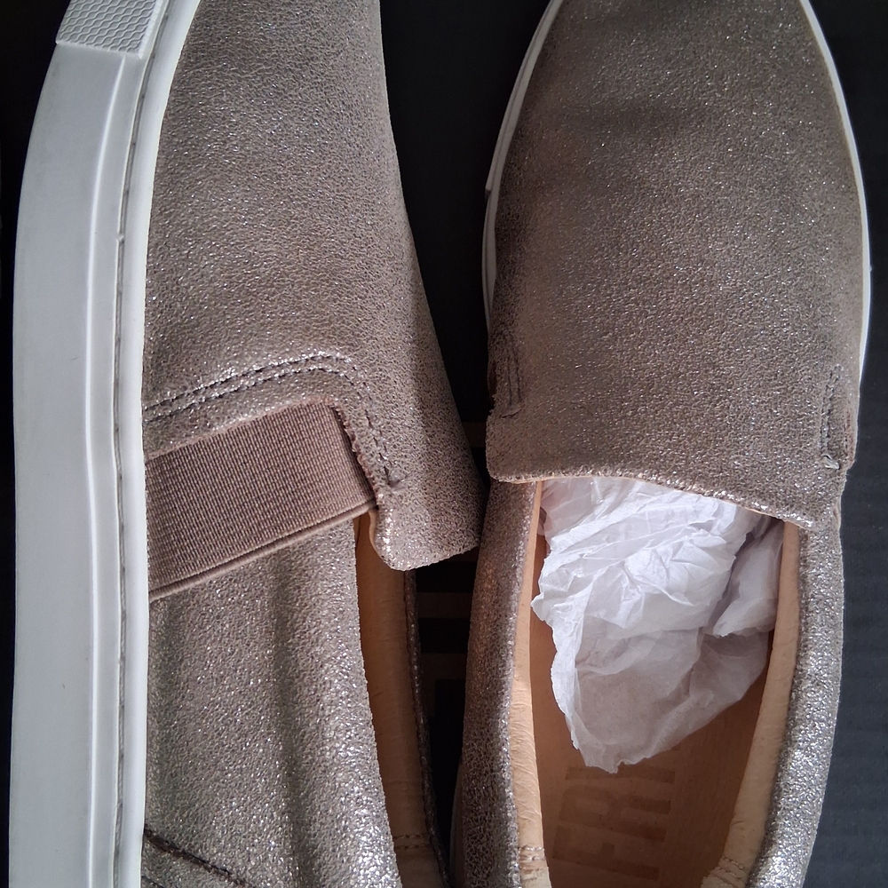 FRYE AND CO. Metallic Tan Loafers